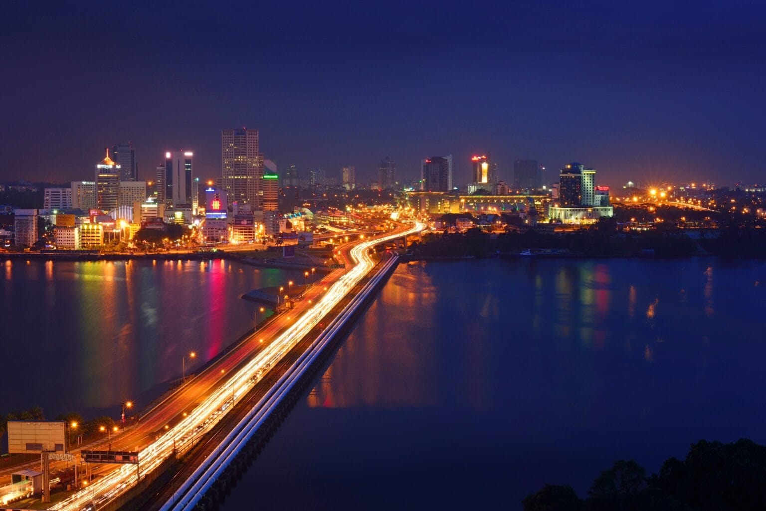 STRIDES Premier: Your Trusted Singapore-Johor Taxi Service